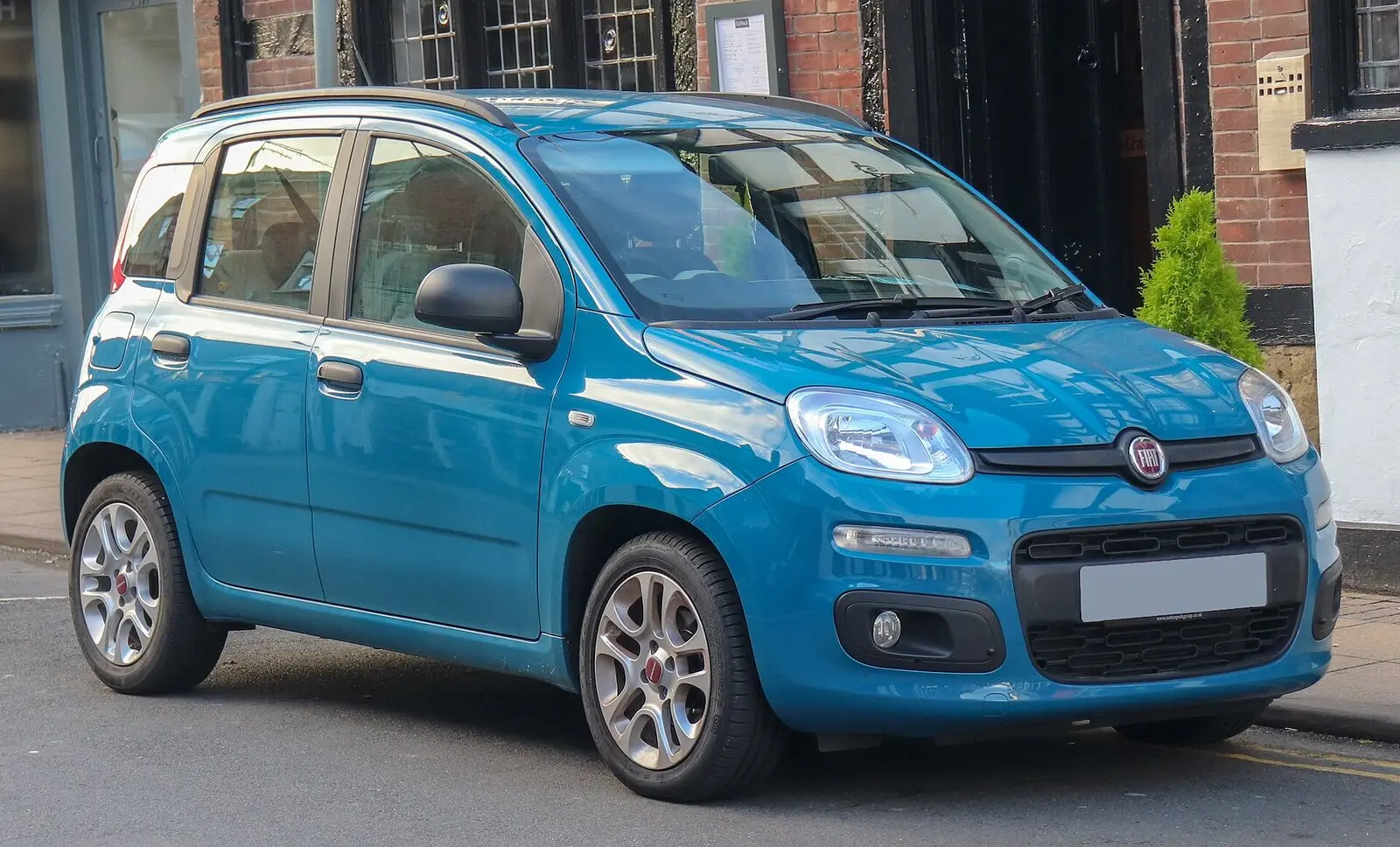 Fiat Panda III (319) u plavoj boji, pogled sprijeda sa strane